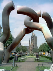towards kaiser wilhelm ged&auml;chtniskirche